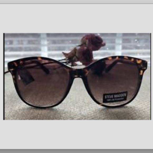 Steve Madden Accessories - Steve Madden 50mm tortoise cat-eye sunglasses